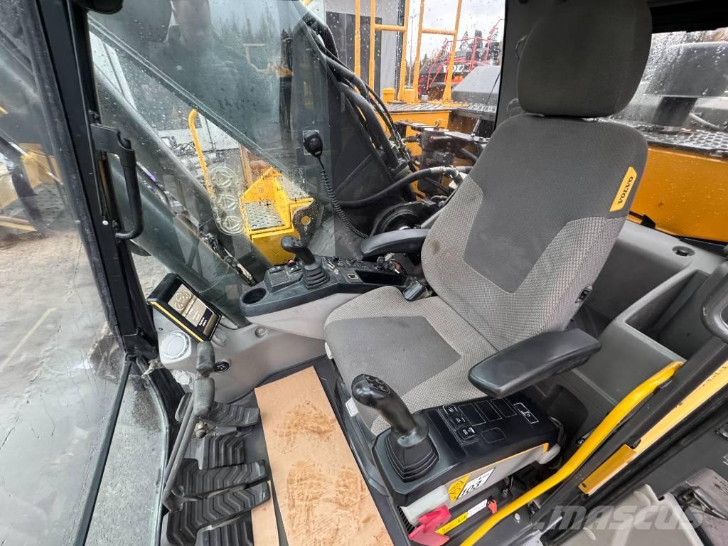 Volvo EC 300 E Bageri gusjeničari