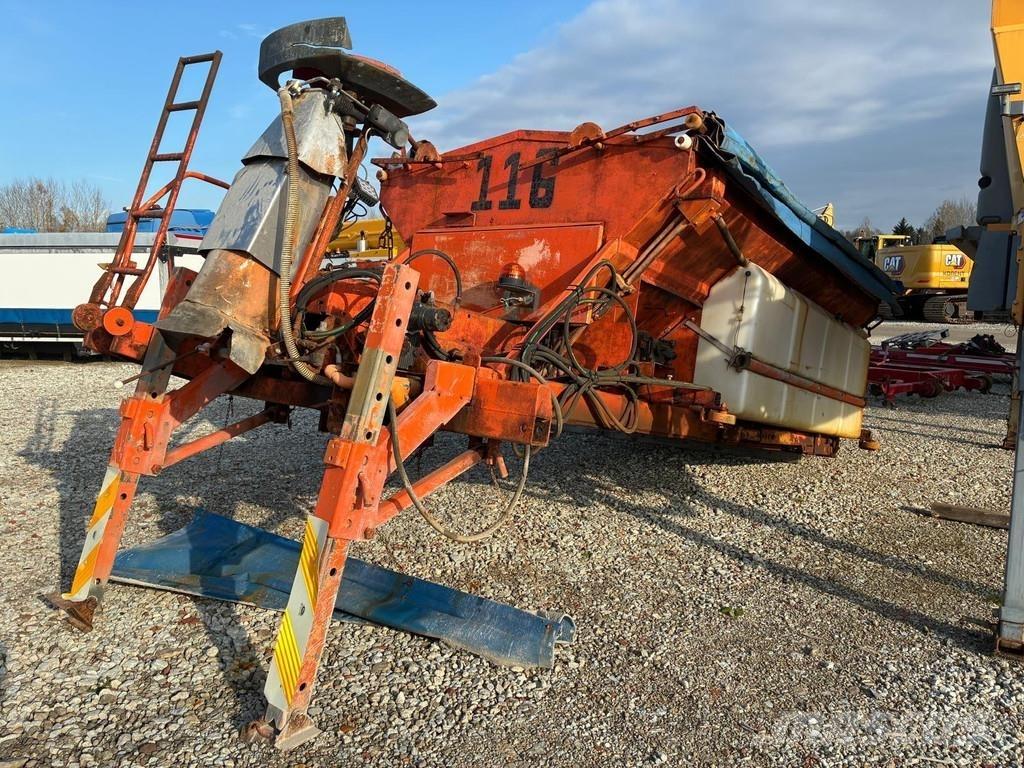  Salt spreader Posipači soli i pijeska