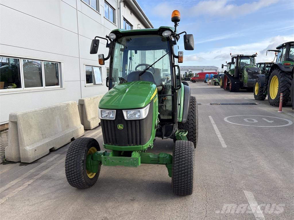 John Deere 4052R Kompaktni (mali) traktori