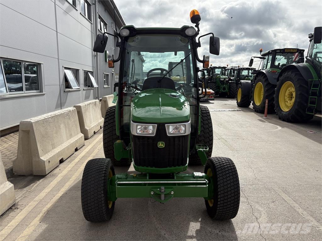 John Deere 4066R Kompaktni (mali) traktori