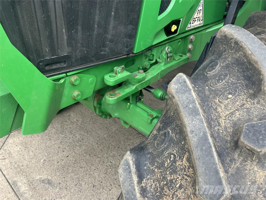 John Deere 6100M Traktori