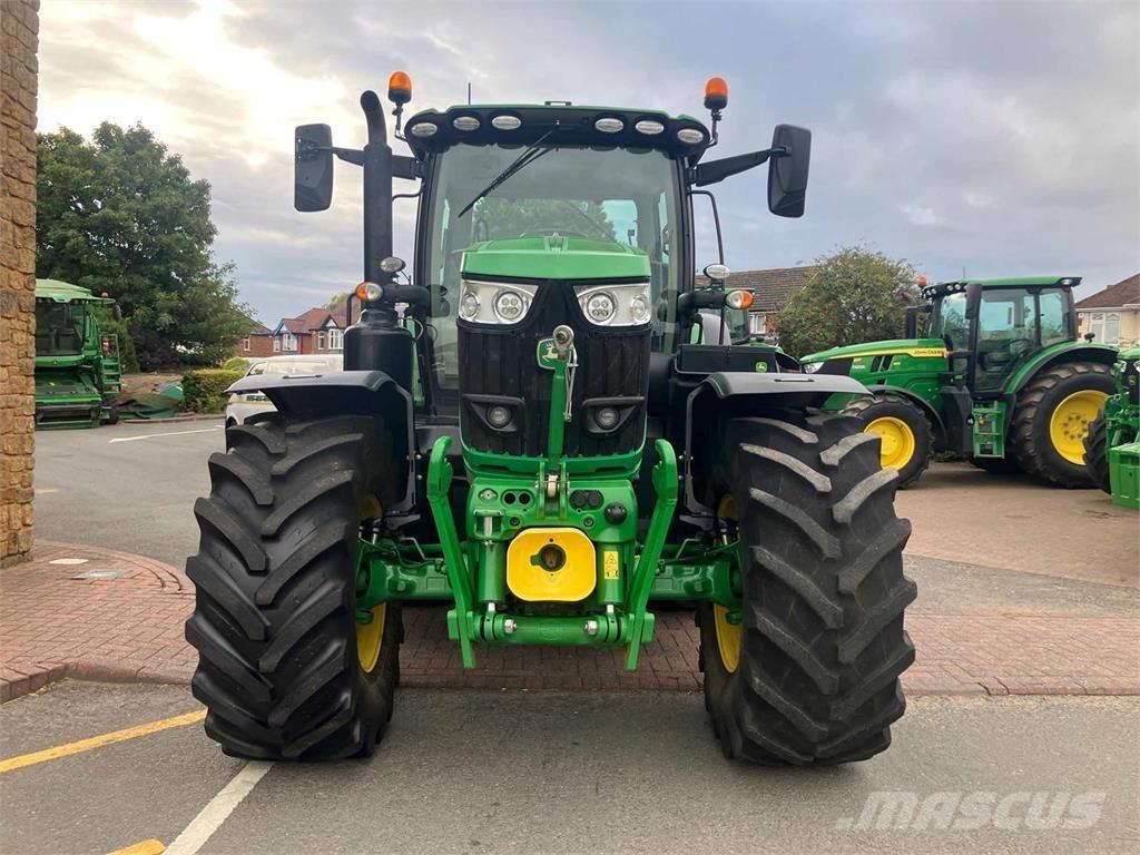 John Deere 6215R Traktori