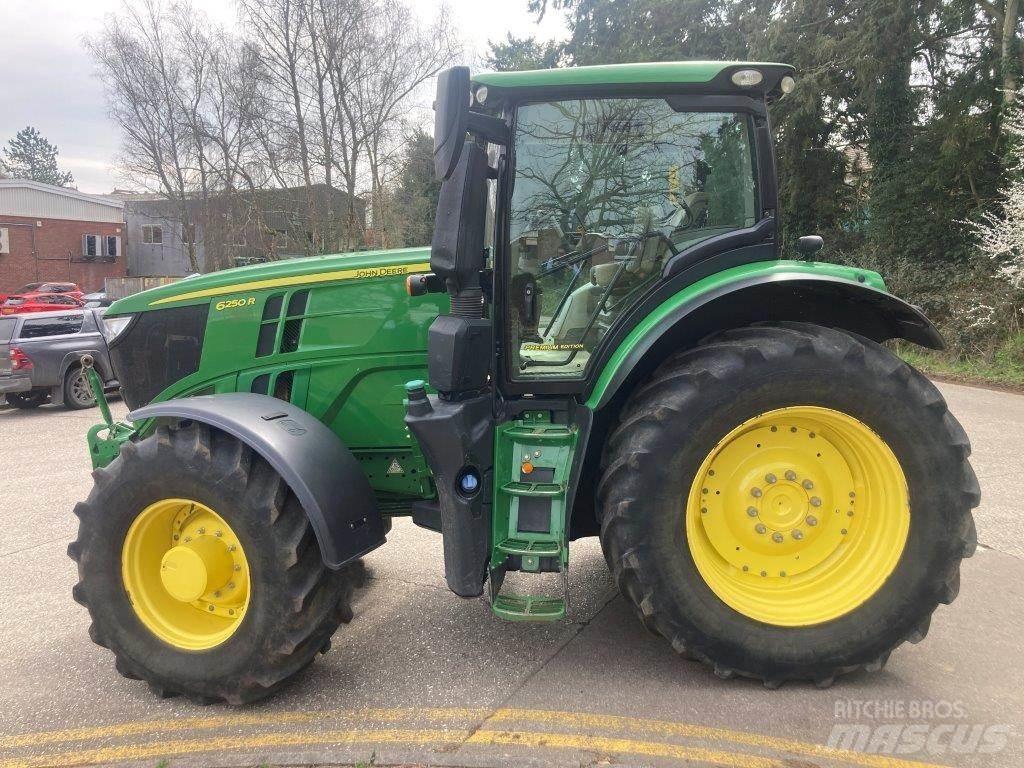 John Deere 6250R Traktori