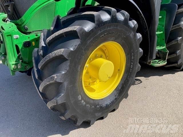 John Deere 6R 215 Traktori