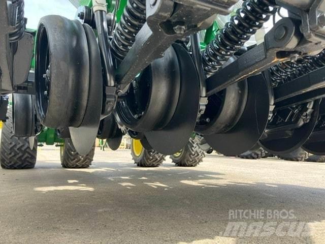 John Deere 750A Sijačice