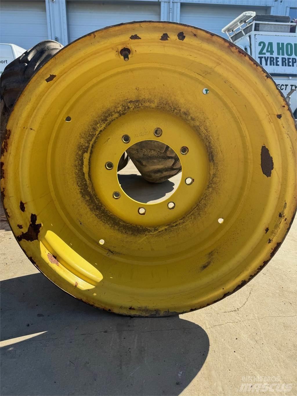 John Deere Example Gume, kotači i naplatci
