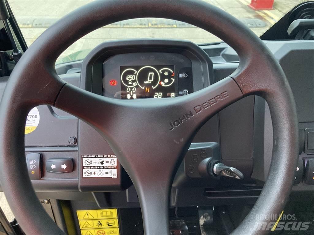 John Deere XUV875M Pomoćni strojevi
