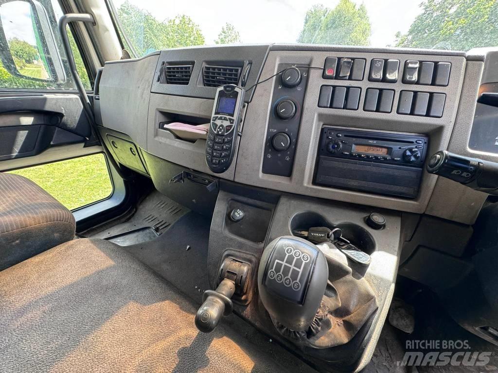 Volvo FL 240 Kamioni za transport stoke