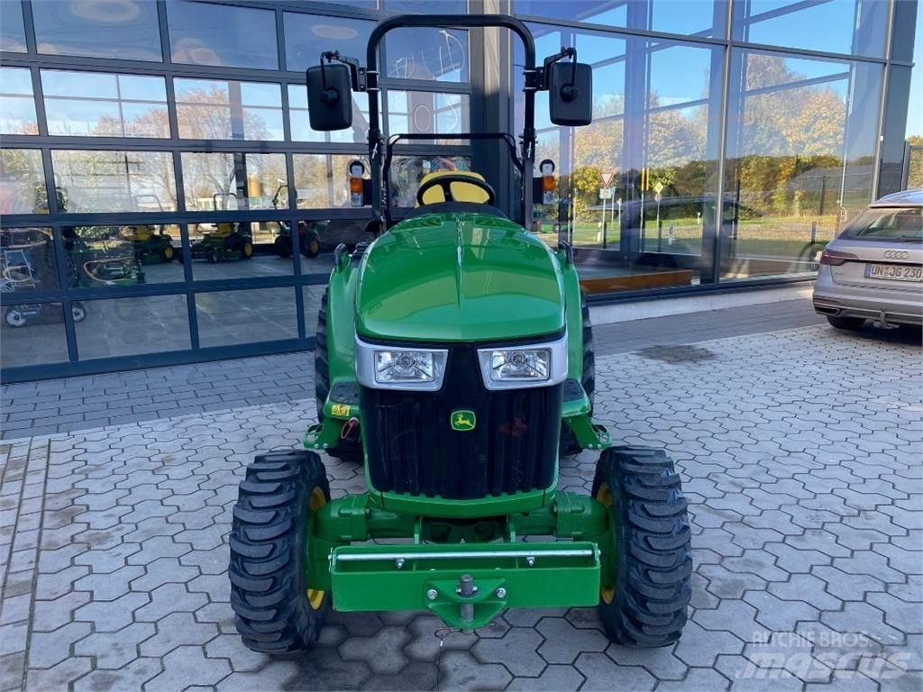 John Deere 3046R Traktori