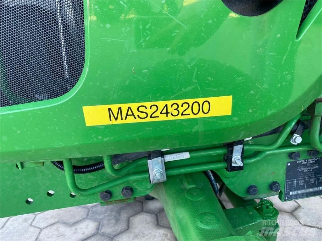 John Deere 3046R Traktori