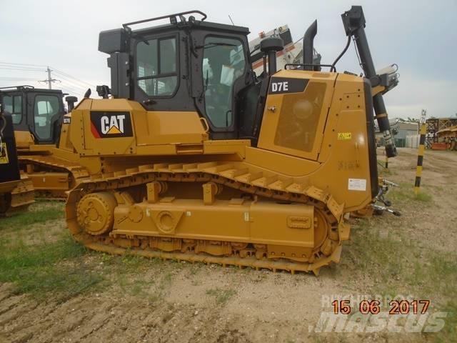 CAT D7E Buldožeri gusjeničari