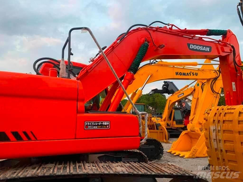 Doosan DX 225 LC Bageri gusjeničari