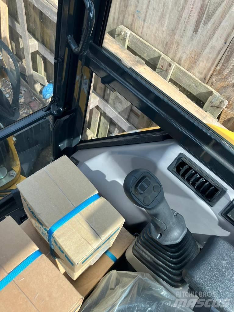 Komatsu PC 26 MR Mini bageri <7t