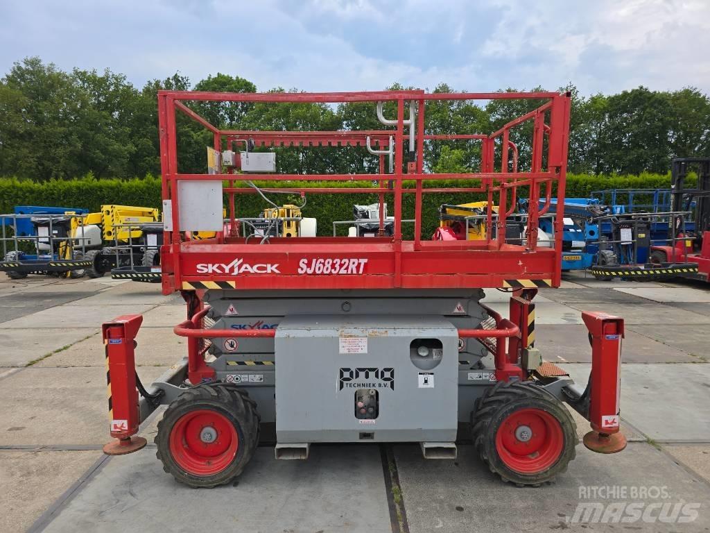 SkyJack SJ 6832 RT Škaraste platforme