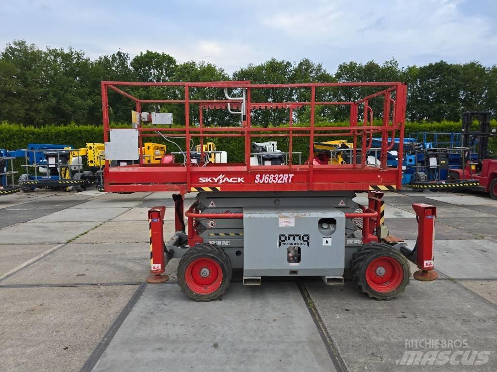 SkyJack SJ 6832 RT Škaraste platforme