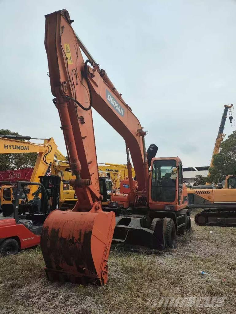 Doosan DH 210 W-7 Bageri na kotačima