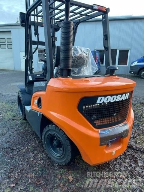 Doosan D30NXS Dizelski viličari