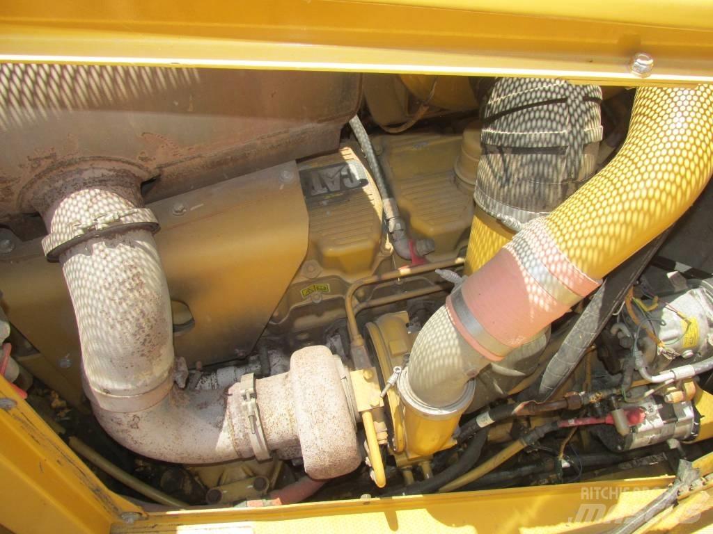 CAT D 8 T Buldožeri gusjeničari