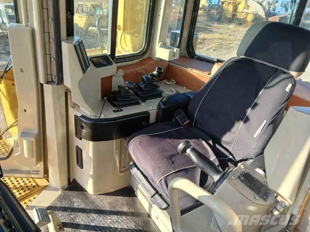 CAT D 9 R II Buldožeri gusjeničari