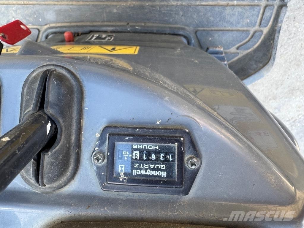 Yanmar SV08 (1C603) Mini bageri <7t