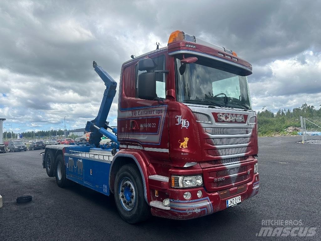 Scania R580 6x2*4 Rol kiper kamioni s kukama za dizanje