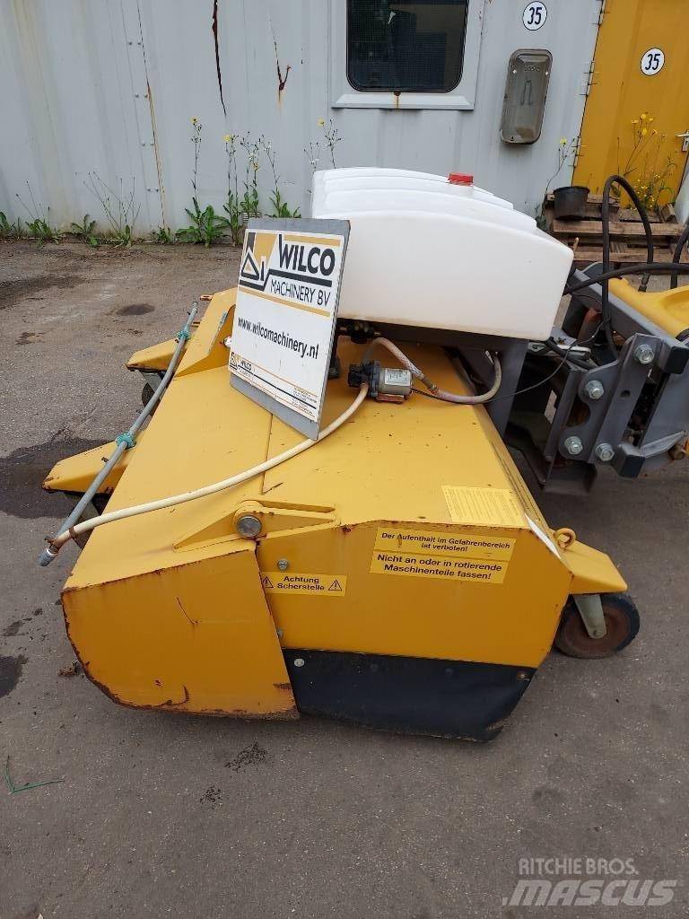 CAT 906/7/8 Strojevi za metenje