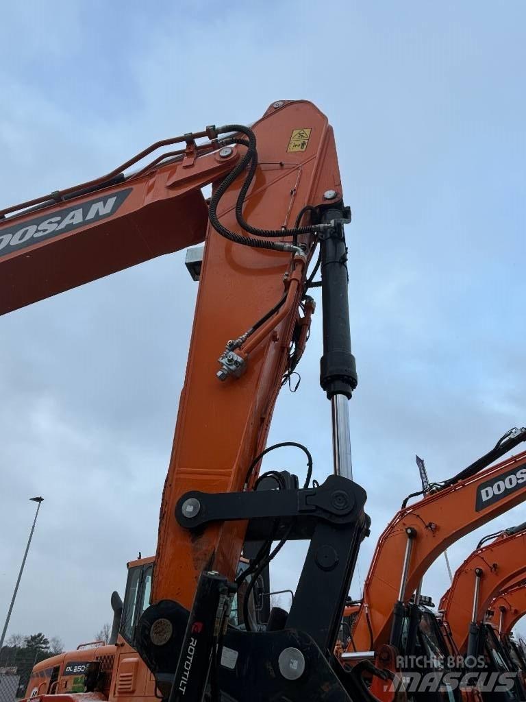 Doosan DX 300 LC-7 Bageri gusjeničari