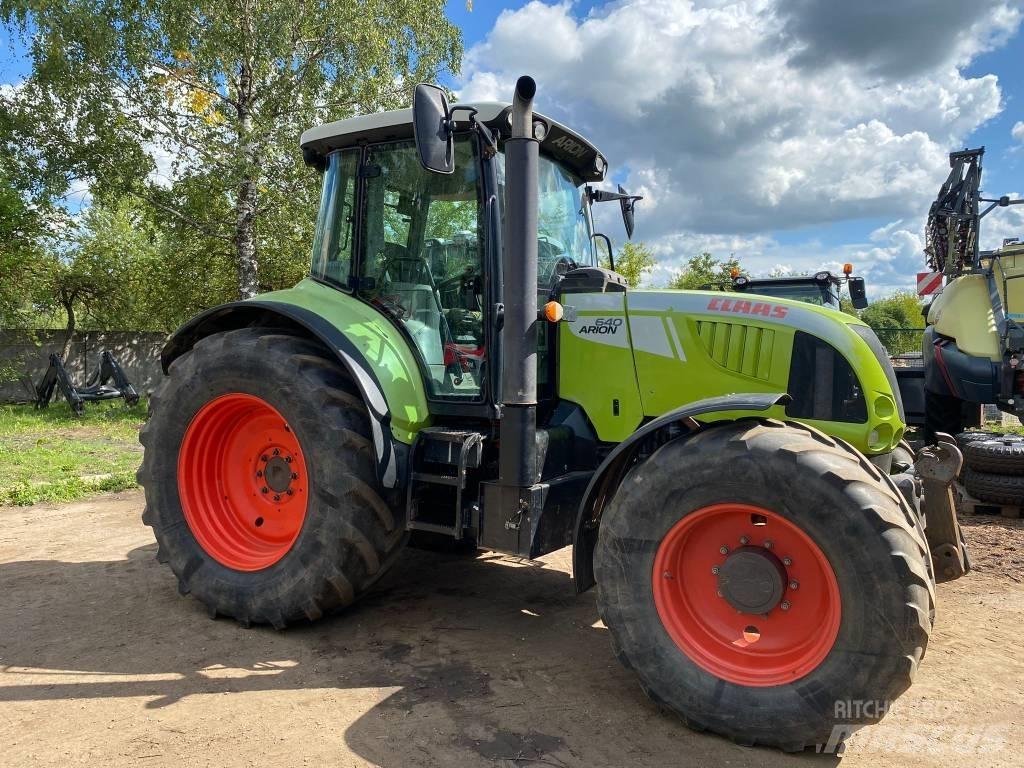 CLAAS Arion 640 Traktori
