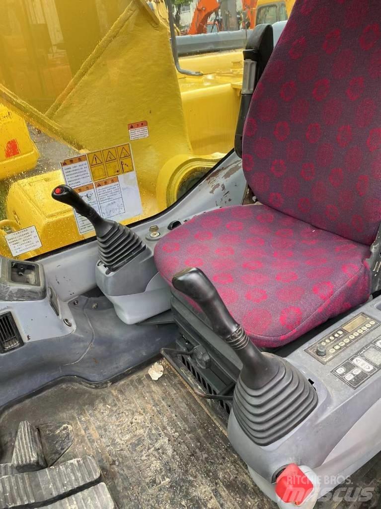 Komatsu 220 Bageri gusjeničari