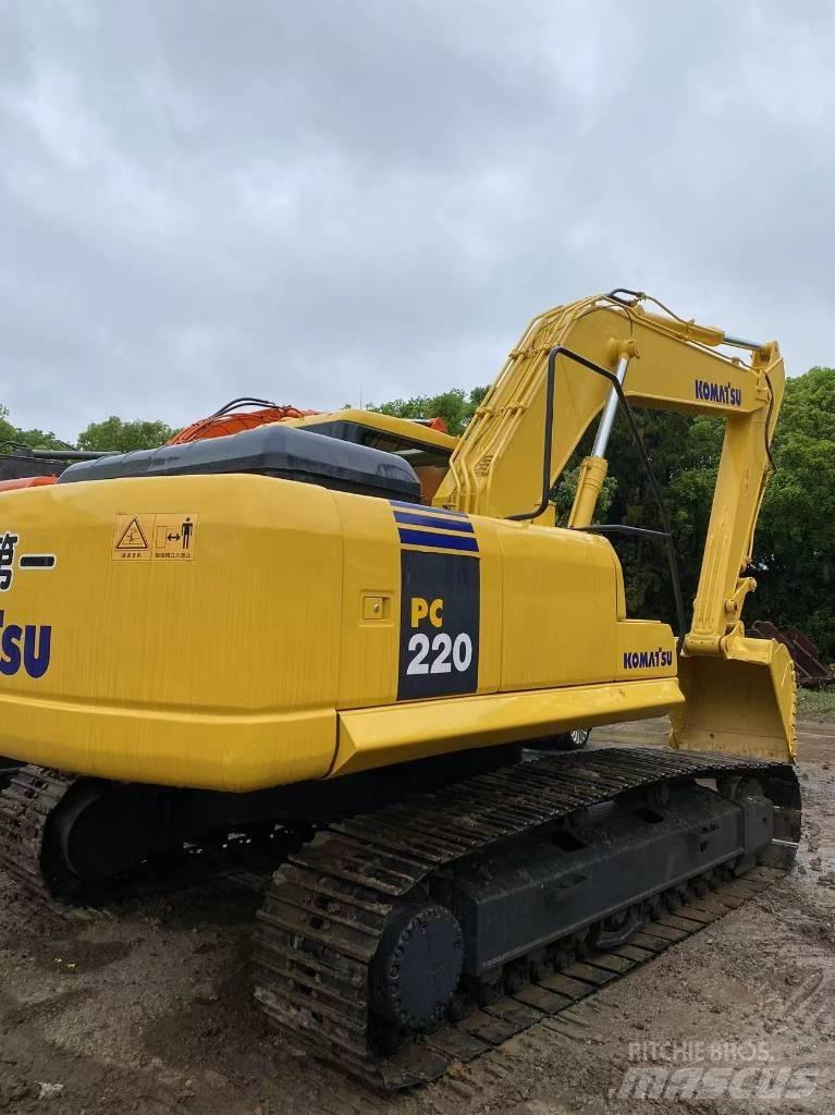 Komatsu 220 Bageri gusjeničari