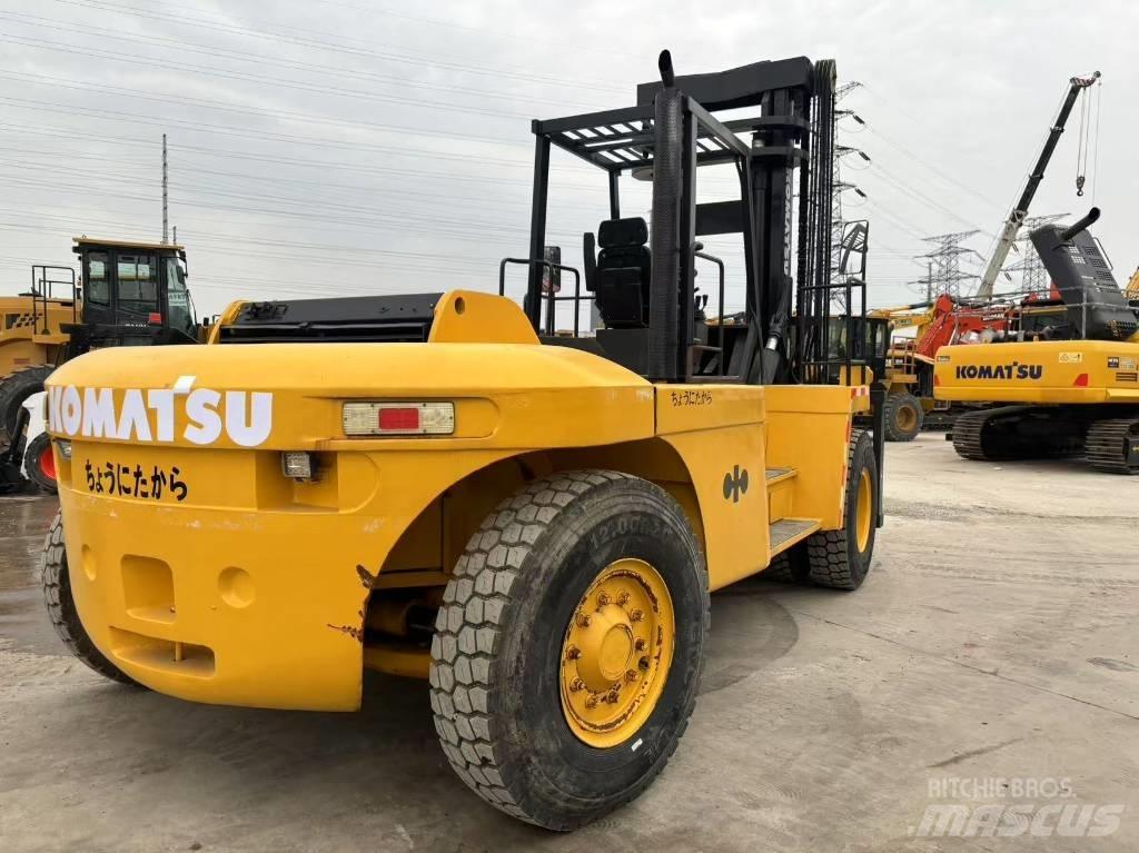 Komatsu FD200 Teleskopski viličari