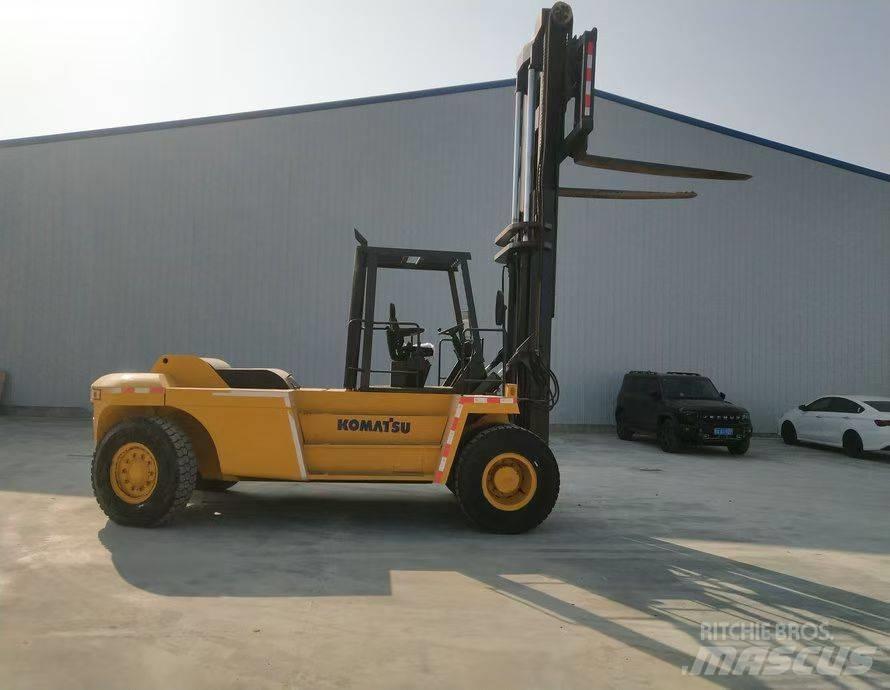 Komatsu FD200 Teleskopski viličari