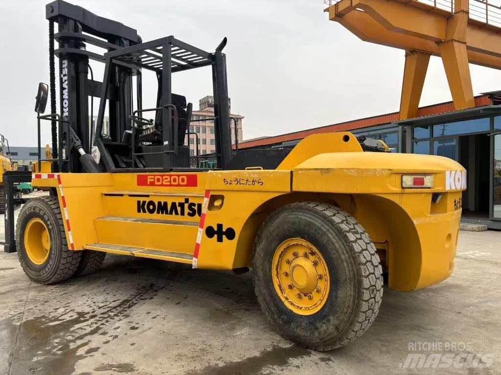 Komatsu FD200 Teleskopski viličari