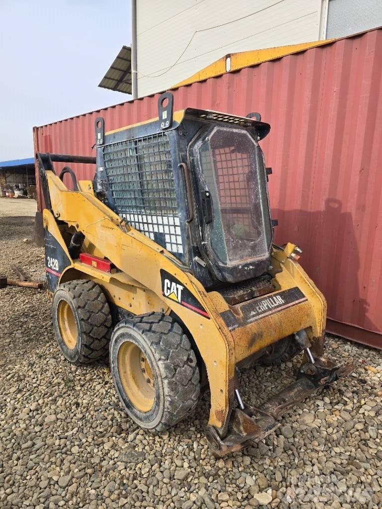 CAT 242 B Skid steer mini utovarivači