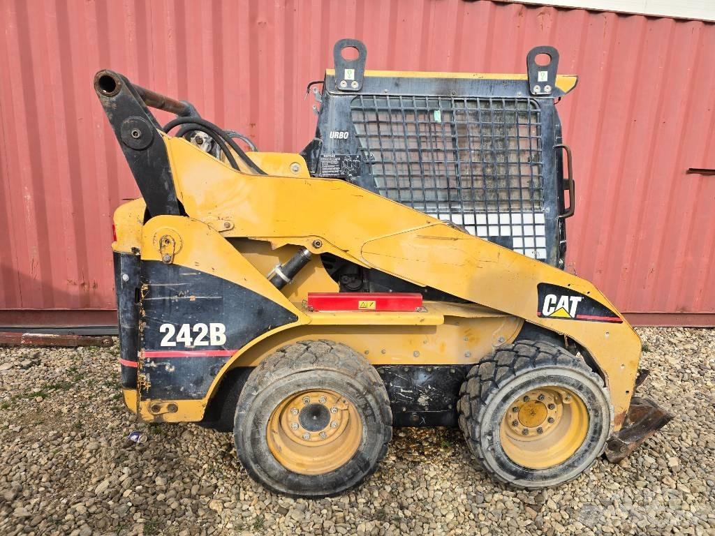 CAT 242 B Skid steer mini utovarivači