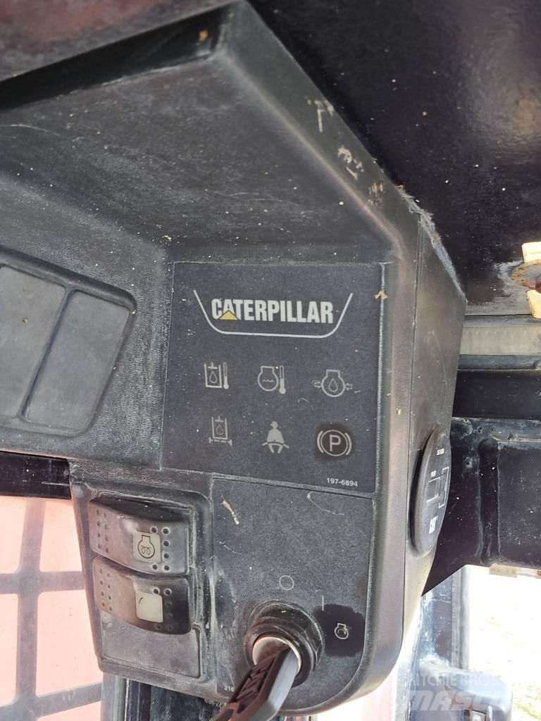 CAT 242 B Skid steer mini utovarivači