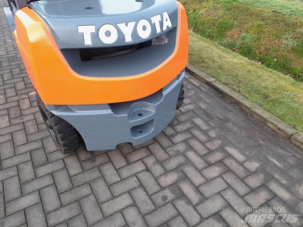 Toyota Tonero 25 Dizelski viličari