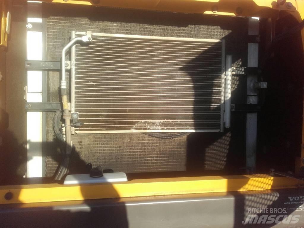 Volvo EC250DL Bageri gusjeničari