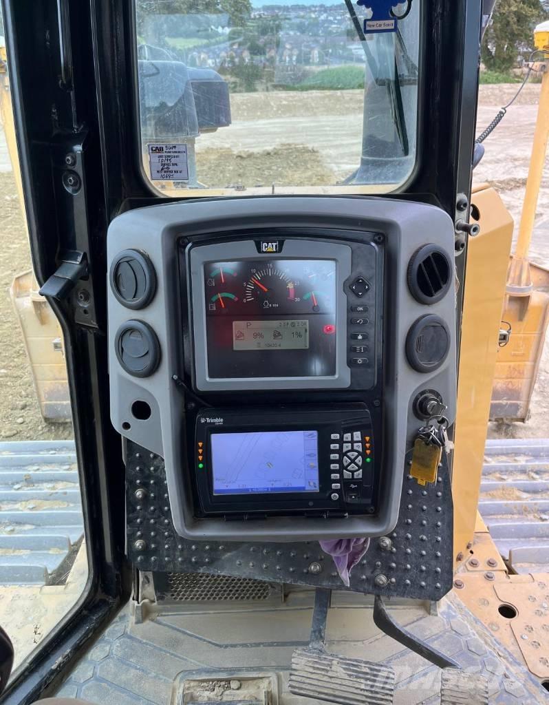CAT D 6 T LGP Buldožeri gusjeničari