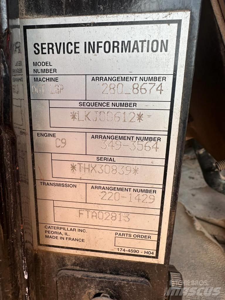 CAT D6T Buldožeri gusjeničari