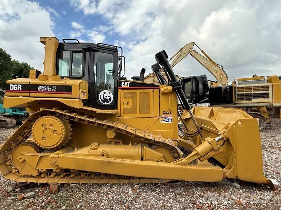 CAT D 6 R Buldožeri gusjeničari