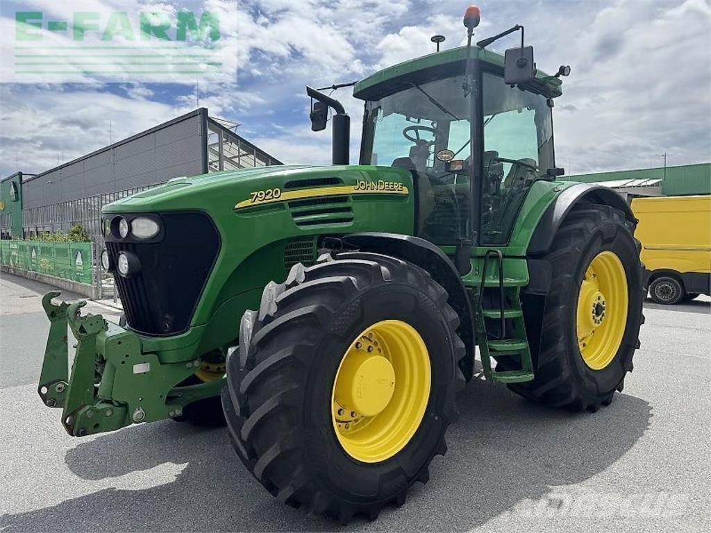 John Deere 7920 Traktori