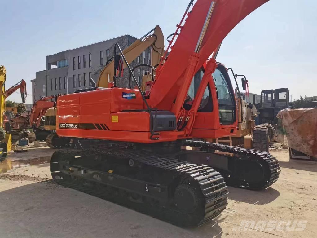 Doosan DX 225 Bageri gusjeničari