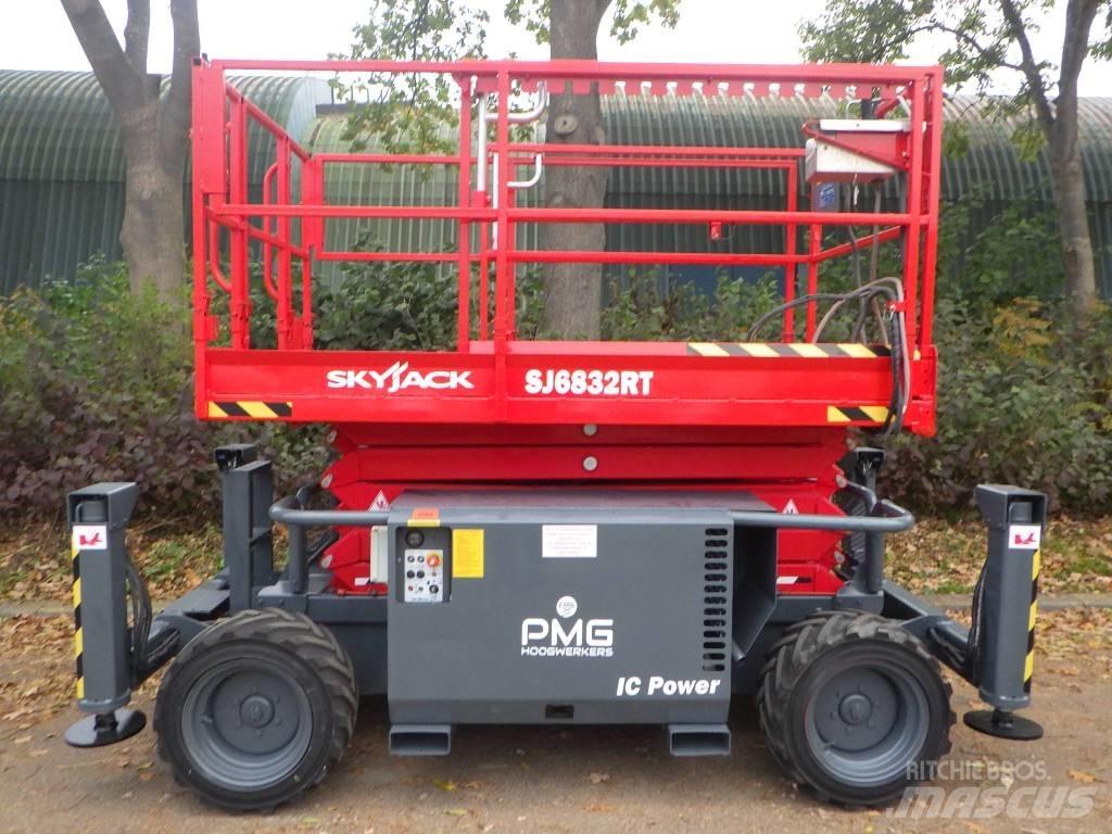 SkyJack SJ6832RT Škaraste platforme