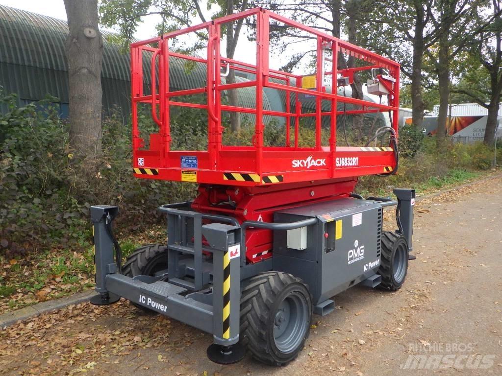 SkyJack SJ6832RT Škaraste platforme