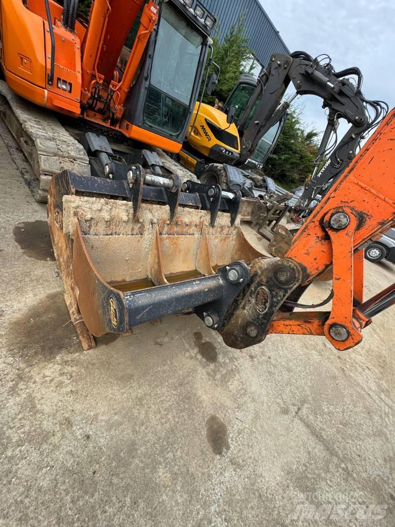 Doosan DX140 LC Bageri gusjeničari