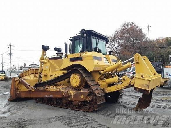 CAT D8T Buldožeri gusjeničari