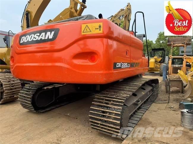 Doosan DX 225 LCA Bageri gusjeničari