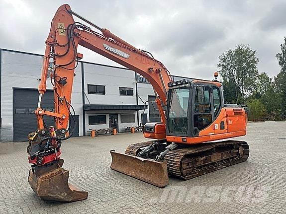 Doosan DX140LC Bageri gusjeničari