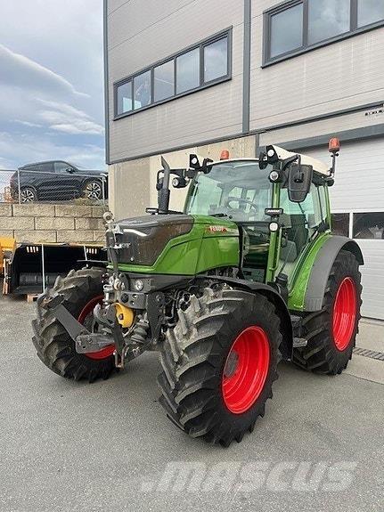 Fendt 211 Traktori